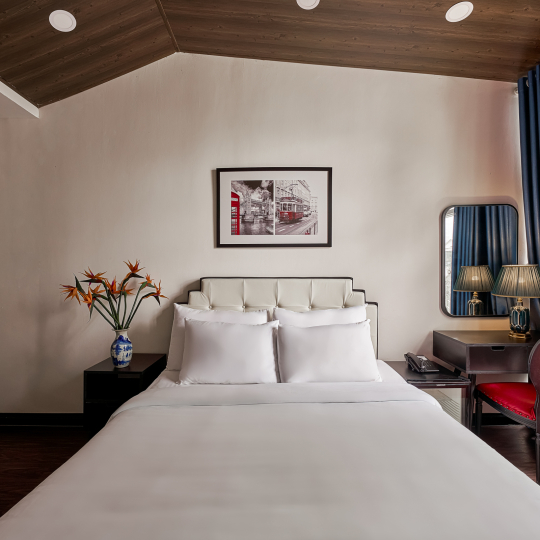 CN6 - Phòng VIP có ban công hướng phố