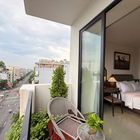 CN10 - VIP with balcony